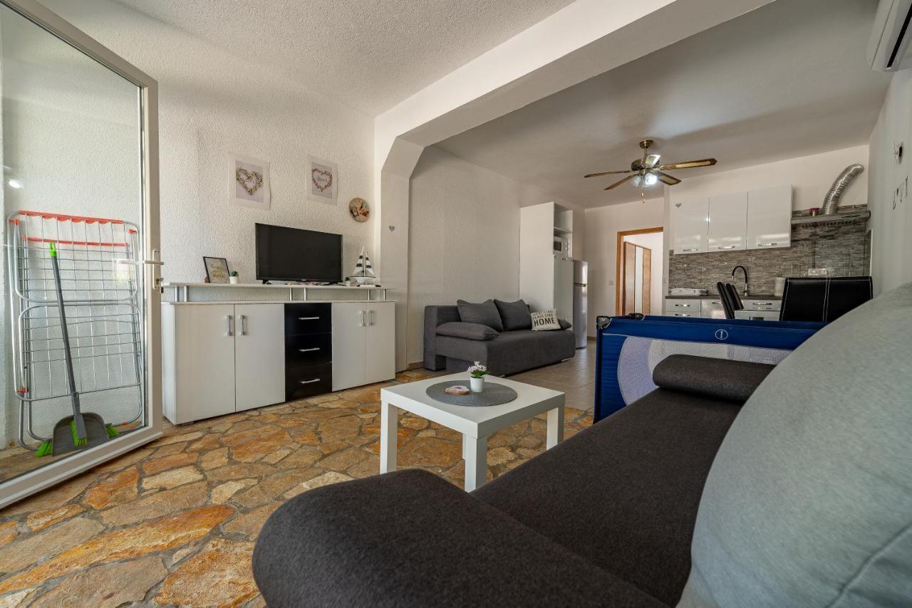 Agape Apartment Vir