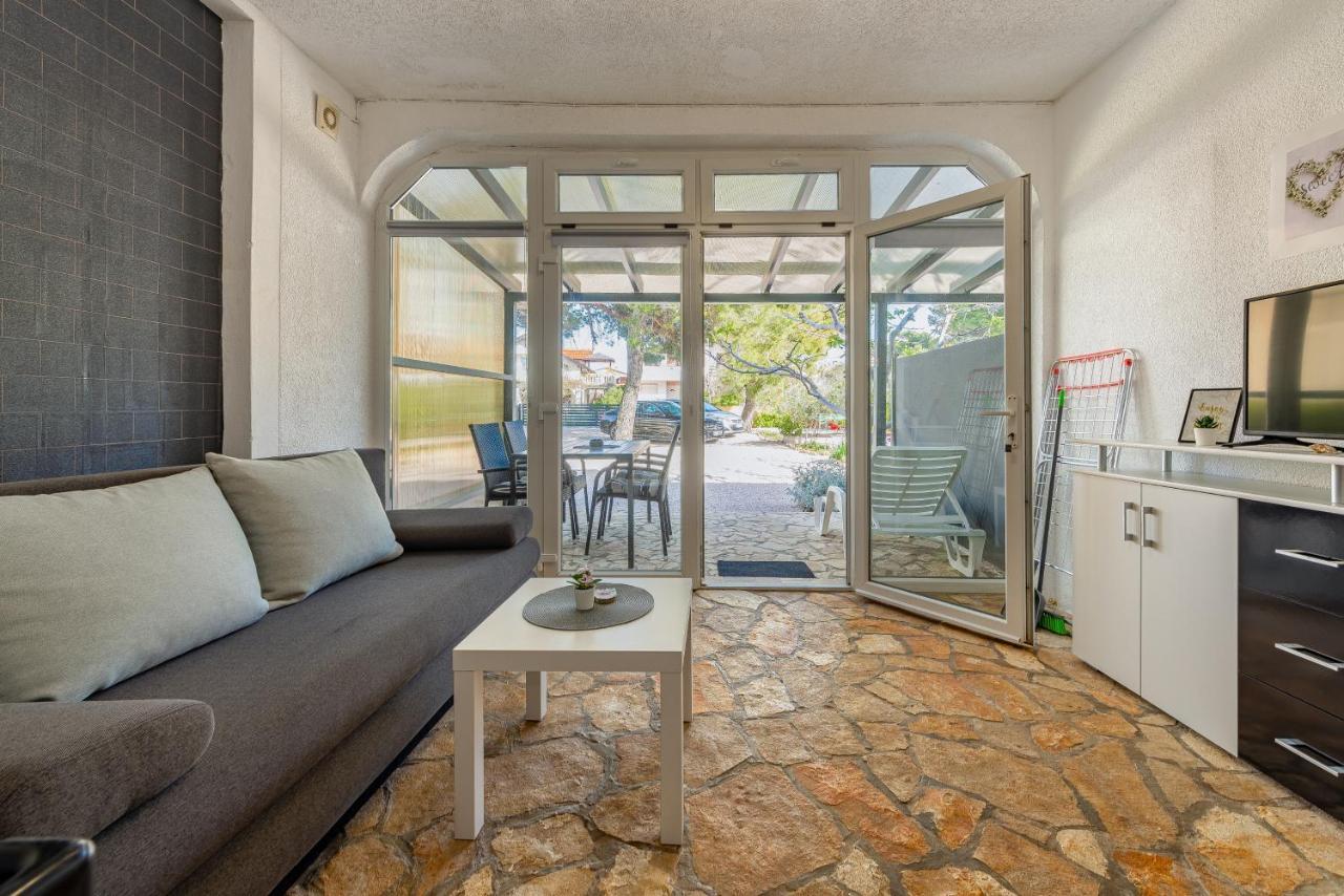 Agape Apartment Vir