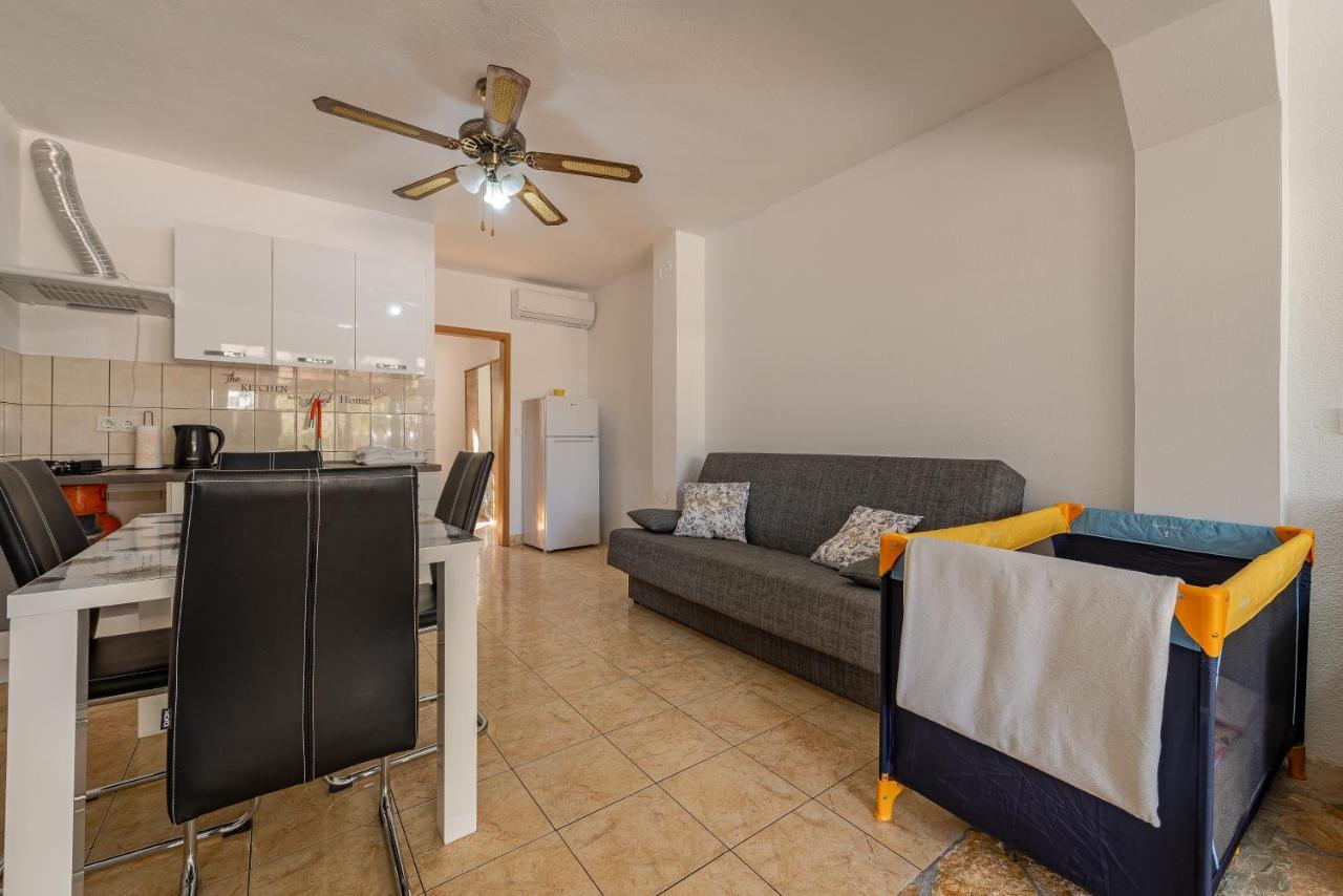Agape Apartment Vir
