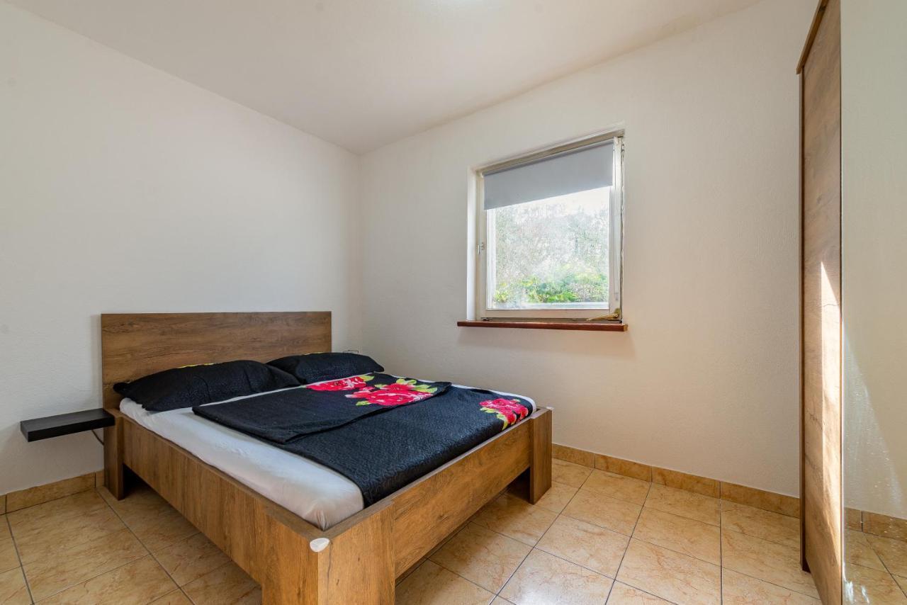 Agape Apartment Vir