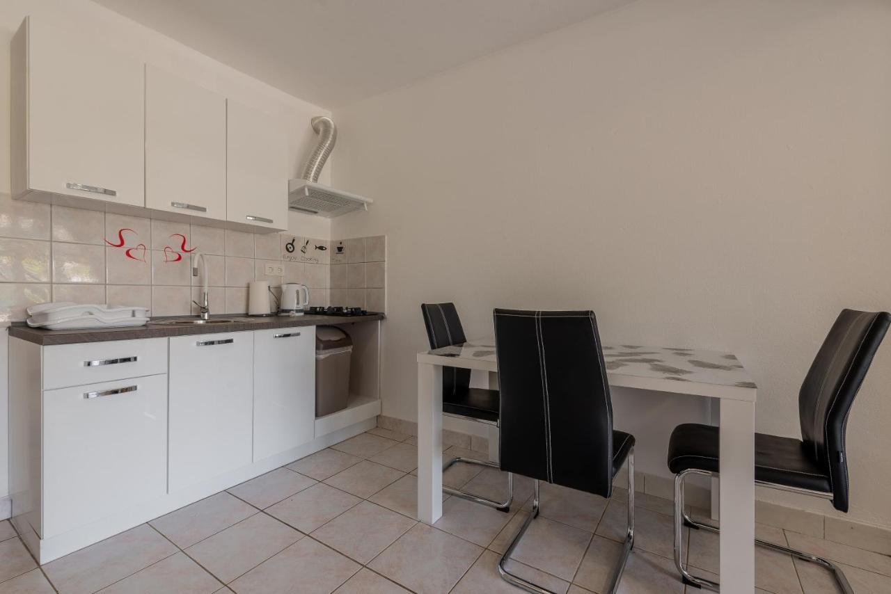 Agape Apartment Vir