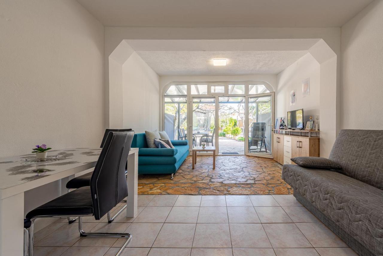 Agape Apartma Vir